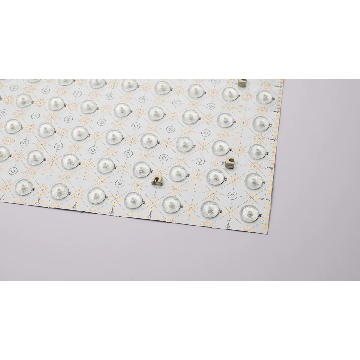 Detalle de ópticas 175° y conectores de la lámina LED flexible 24V 21W para cajas de luz