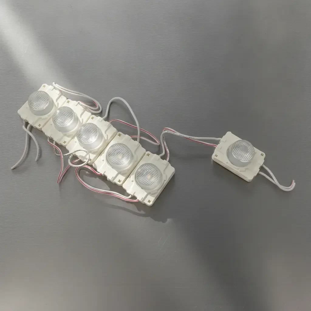Vue de dessus de modules LED périmétriques 12V 1,44W à optique latérale pour caissons lumineux